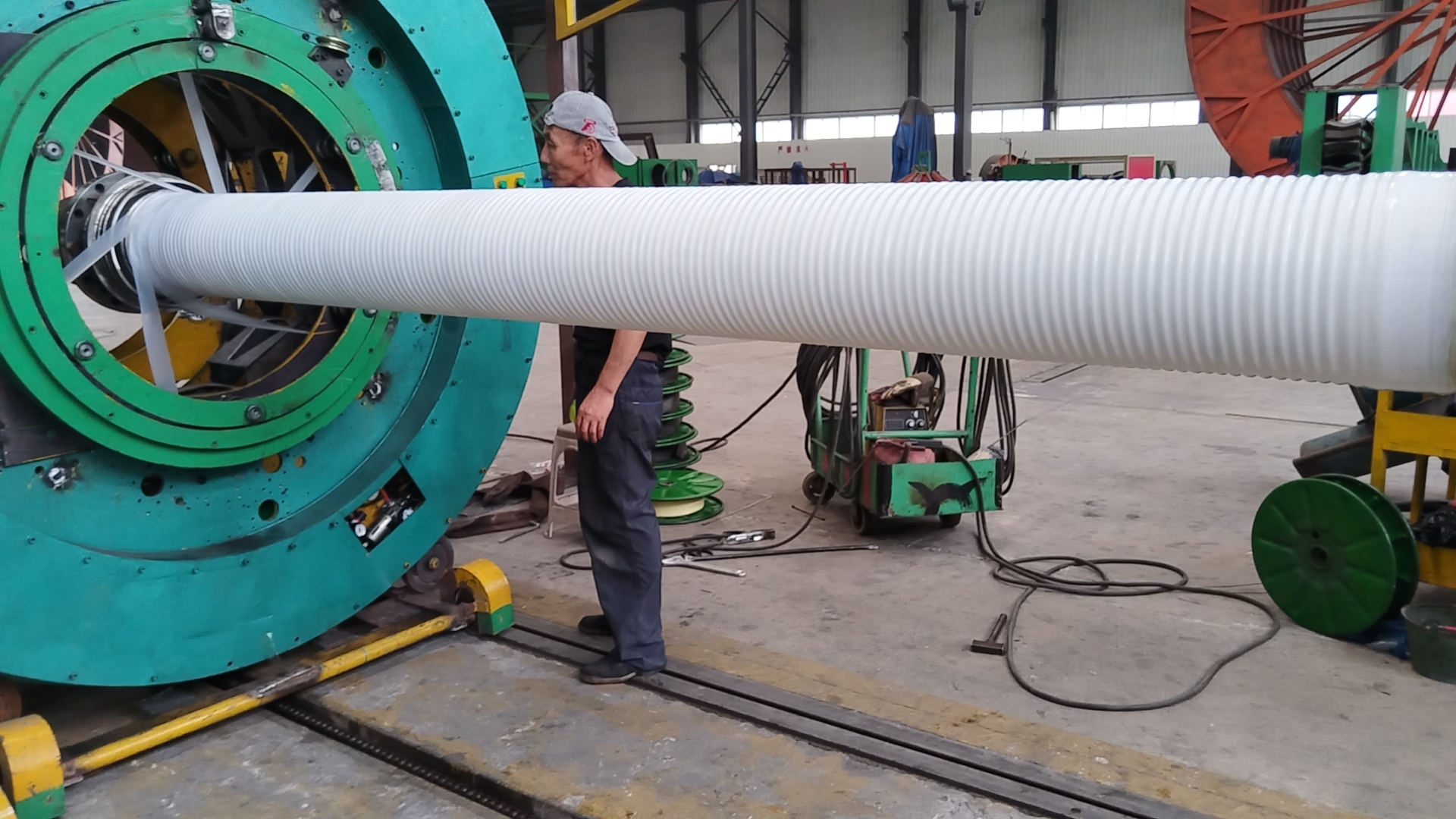 Application Jettyless LNG Transfer Ultra Cryogenic Floating Hose Design and Fabrication Application Jettyless LNG Transfer Ultra Cryogenic Floating Hose Design and Fabrication